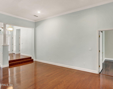 1837 Forest Glen Way - Photo Thumbnail 3