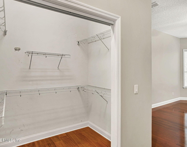 1837 Forest Glen Way - Photo Thumbnail 20