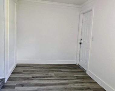 3827 Eve Drive W - Photo Thumbnail 1