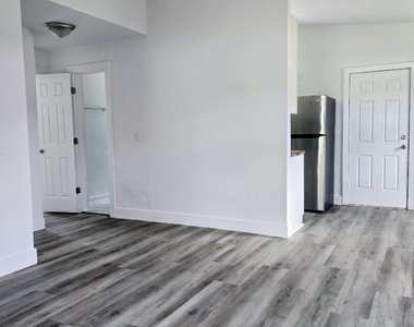3827 Eve Drive W - Photo Thumbnail 2