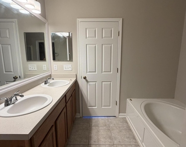 12301 Kernan Forest Boulevard - Photo Thumbnail 6