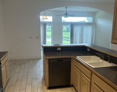 105 Ocean's Edge Drive - Photo Thumbnail 10