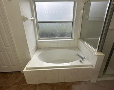105 Ocean's Edge Drive - Photo Thumbnail 30