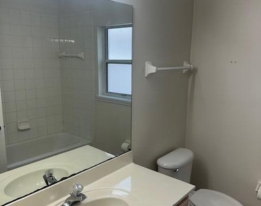 105 Ocean's Edge Drive - Photo Thumbnail 17