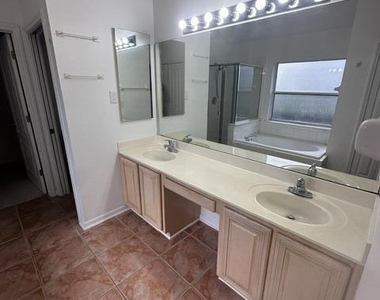 105 Ocean's Edge Drive - Photo Thumbnail 33