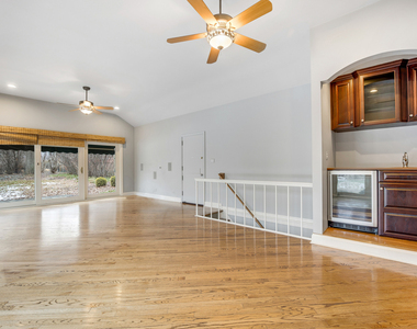 120 E 8th Street - Photo Thumbnail 9