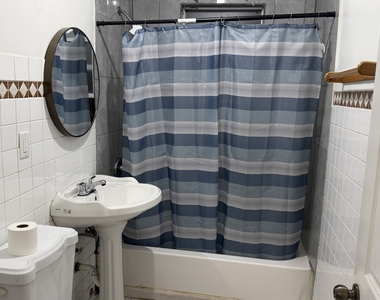 2117 N Lockwood Avenue - Photo Thumbnail 4