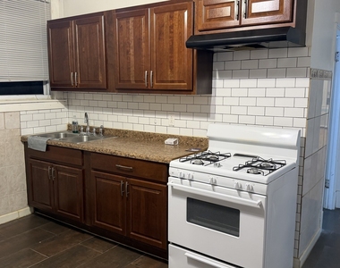 2117 N Lockwood Avenue - Photo Thumbnail 2