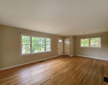 3225 Forrest Hills Drive - Photo Thumbnail 10