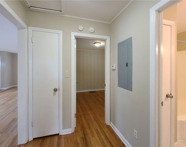 3225 Forrest Hills Drive - Photo Thumbnail 24