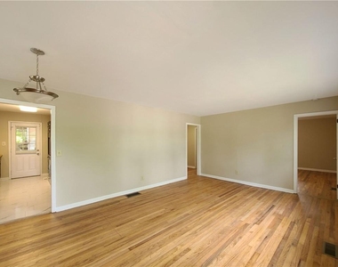 3225 Forrest Hills Drive - Photo Thumbnail 6