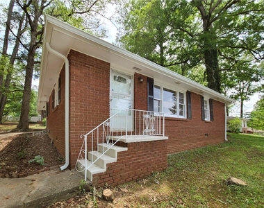 3225 Forrest Hills Drive - Photo Thumbnail 5