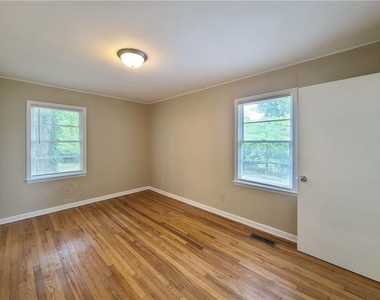 3225 Forrest Hills Drive - Photo Thumbnail 14