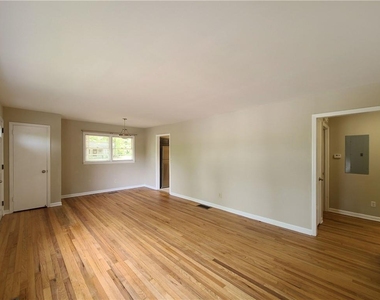 3225 Forrest Hills Drive - Photo Thumbnail 11
