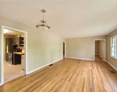3225 Forrest Hills Drive - Photo Thumbnail 7