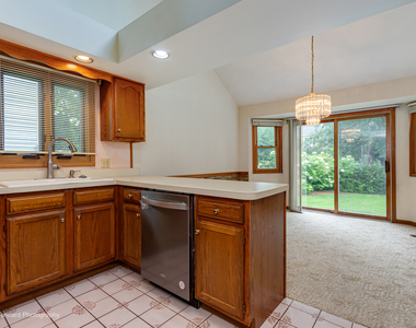 69 N Lambert Road - Photo Thumbnail 7