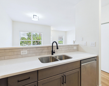 3 Charlotte Circle - Photo Thumbnail 14