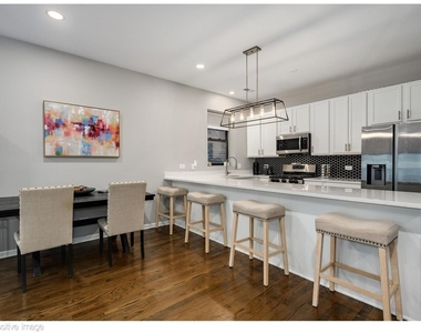 1751 W Division Street - Photo Thumbnail 8