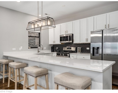 1751 W Division Street - Photo Thumbnail 12