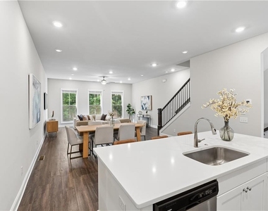 857 Constellation Drive - Photo Thumbnail 9