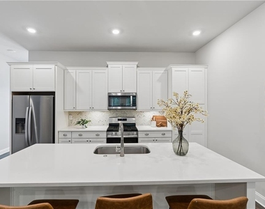 857 Constellation Drive - Photo Thumbnail 6