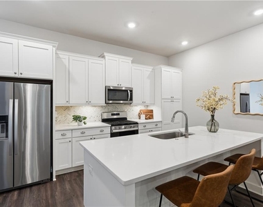 857 Constellation Drive - Photo Thumbnail 5