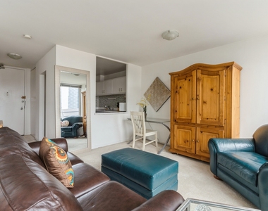 111 E Chestnut Street - Photo Thumbnail 5