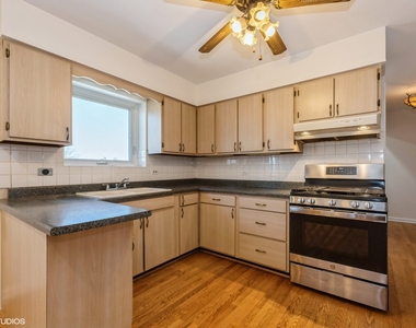 3552 N Oleander Avenue - Photo Thumbnail 6