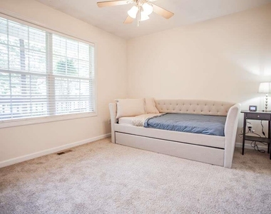 211 South Street - Photo Thumbnail 15