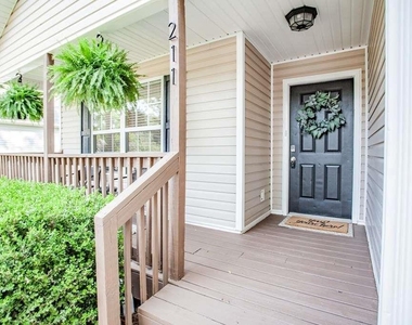 211 South Street - Photo Thumbnail 2
