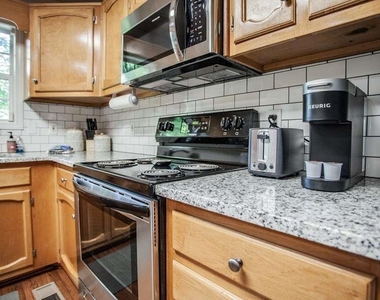 211 South Street - Photo Thumbnail 10