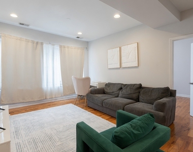 7225 N Rogers Avenue - Photo Thumbnail 4