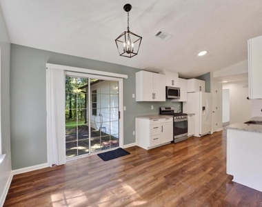 2558 Candlewood Way - Photo Thumbnail 9