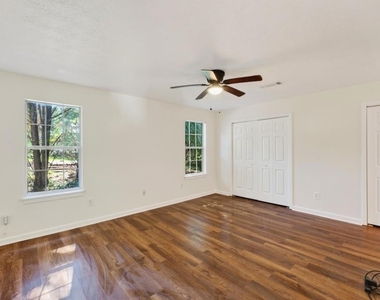 2558 Candlewood Way - Photo Thumbnail 14