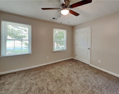 1308 Chesapeake Drive Sw - Photo Thumbnail 14