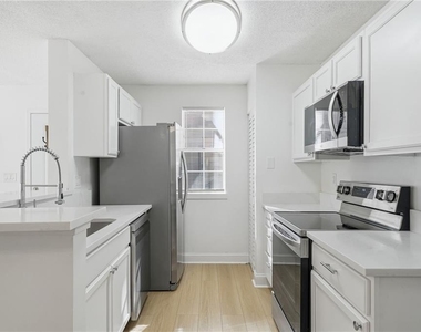 904 Wentworth Court - Photo Thumbnail 7