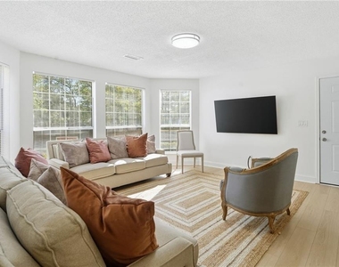 904 Wentworth Court - Photo Thumbnail 3