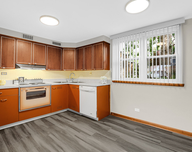 7101 W Foster Place - Photo Thumbnail 6