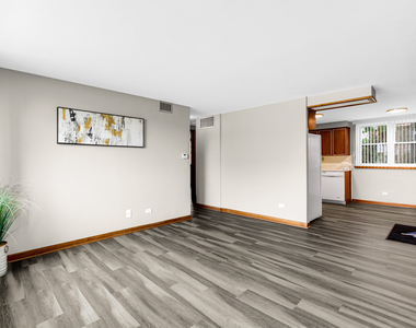 7101 W Foster Place - Photo Thumbnail 2
