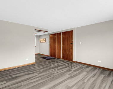 7101 W Foster Place - Photo Thumbnail 4