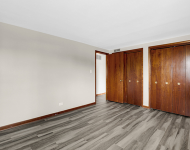 7101 W Foster Place - Photo Thumbnail 8