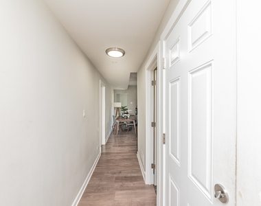 2923 N Avers Avenue - Photo Thumbnail 3