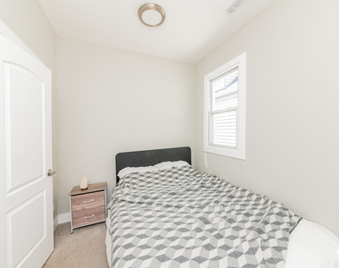 2923 N Avers Avenue - Photo Thumbnail 8