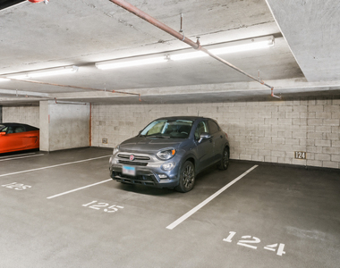653 N Kingsbury Street - Photo Thumbnail 35