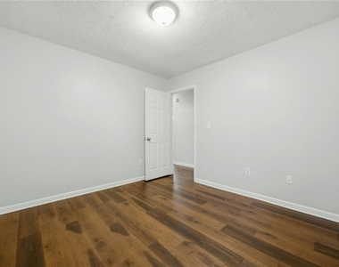 572 Staghorn Lane - Photo Thumbnail 17