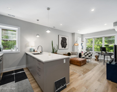 833 N Hoyne Avenue - Photo Thumbnail 1