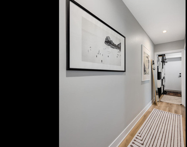 833 N Hoyne Avenue - Photo Thumbnail 7