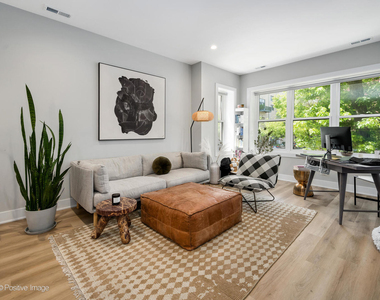833 N Hoyne Avenue - Photo Thumbnail 4