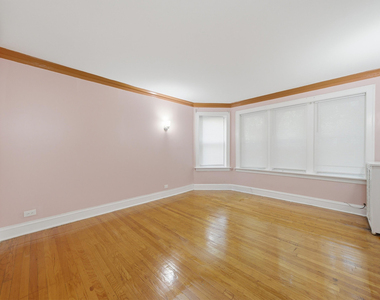6316 N Artesian Avenue - Photo Thumbnail 9
