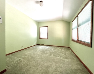 4633 Oakwood Avenue - Photo Thumbnail 9